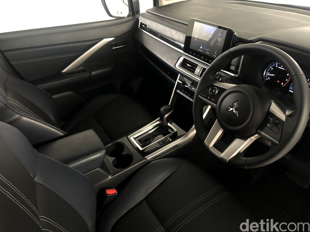 Mitsubishi New Xpander Cross
