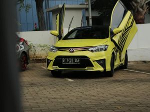 Toyota Limo Eks Taksi Pakai Pintu Ala Lamborghini, Biaya Habis Rp 15 Juta