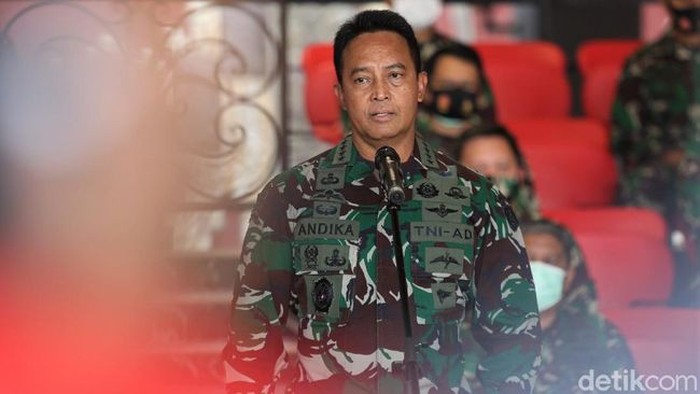 Momen Jenderal Andika Perkasa saat Makan Siang Bareng Pekerja Bangunan Momen Jenderal Andika Perkasa saat Makan Siang Bareng Pekerja Bangunan