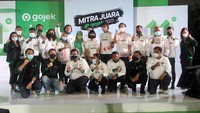 Dengan tema Pejuang Pandemi, secara khusus Mitra Juara Gojek tahun ini mengapresiasi mitra yang menunjukkan ketangguhan dalam bertahan dan/atau menginspirasi lingkungan sekitar mereka untuk bergotong royong meringankan beban pandemi.