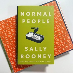 Toko Buku di Inggris Kelimpungan Usai Sally Rooney Tarik Novelnya