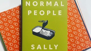 Toko Buku di Inggris Kelimpungan Usai Sally Rooney Tarik Novelnya