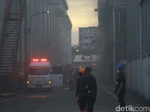 Pabrik Cokelat di Dayeuhkolot Bandung Terbakar, 8 Mobil Damkar Dikerahkan