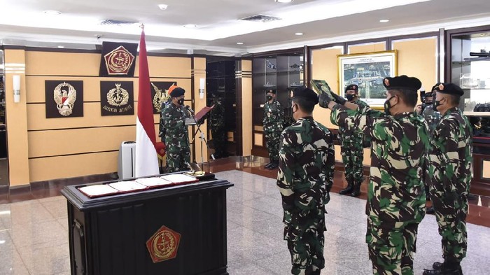 Panglima TNI Marsekal Hadi Tjahjanto pimpin upacara sertijab Aspers Panglima TNI di Mabes TNI, Cilangkap, Jaktim.