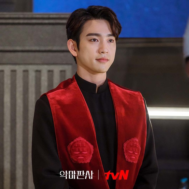Sebelum debut bersama grup KPop GOT7, Jinyoung telah berkecimpung di dunia seni peran sebagai pemain drama Korea Dream High 2. Dia menempati peringkat delapan idol-aktor terbaik dengan karya-karya populernya He Is Pyschometric, The Devil Judge, Yumi’s Cells, dan terbaru Our Unwritten Seoul. Foto: Instagram
