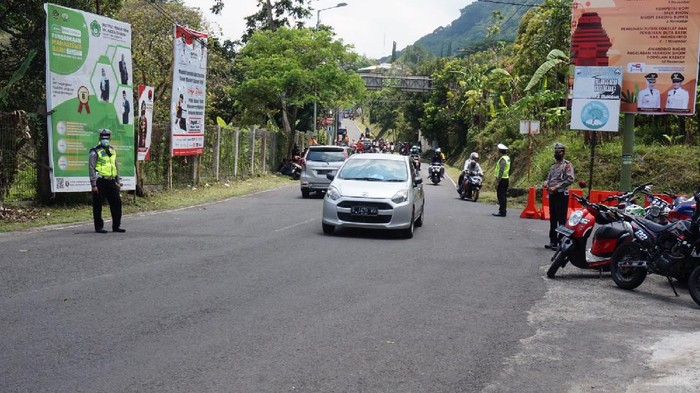 penyekatan ganjil genap di jalur Mojosari-Trawas