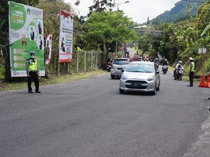 Warga Sebut Ganjil Genap di Jalur Wisata Pacet-Trawas Mojokerto Tak Efektif