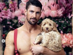 7 Foto Pemadam Kebakaran Seksi Pose Topless Bareng Hewan untuk Amal