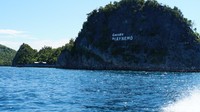 Ombak di laguna Piaynemo, Raja Ampat hanya sesekali bergerak. Alasannya, hanya satu dua speedboat penumpang yang mampir ke destinasi unggulan Indonesia itu.