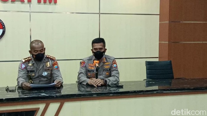 polda jatim gelar jumpa pers kecelakaan vanessa angel
