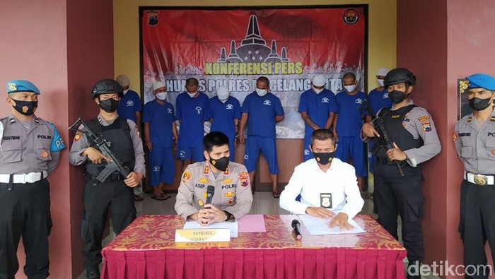 Polres Magelang Kota jumpa pers kasus pencurian kabel Telkom, Senin (8/11/2021).