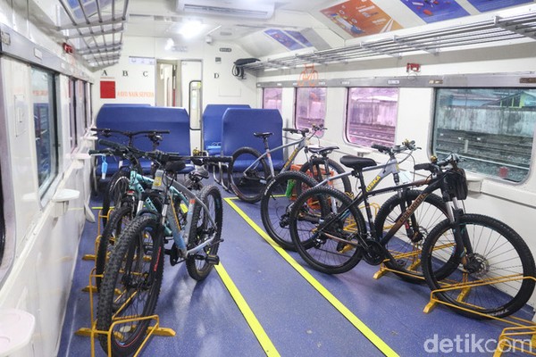 Dalam pelaksanaan uji coba pembukaan layanan fasilitisas Kereta Bagasi Sepeda, PT KAI Divre II Sumatera Barat telah berhasil melakukan uji coba pengangkutan enam sepeda dengan aman dan lancar keberangkatan dari Stasiun Padang, serta delapan sepeda keberangkatan dari Stasiun Pariaman. Dalam pelaksanaan uji coba pembukaan layanan fasilitisas Kereta Bagasi Sepeda, PT KAI Divre II Sumatera Barat telah berhasil melakukan uji coba pengangkutan enam sepeda dengan aman dan lancar keberangkatan dari Stasiun Padang, serta delapan sepeda keberangkatan dari Stasiun Pariaman.