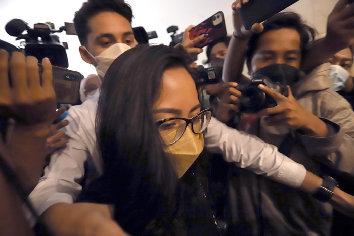Rachel Vennya dan Salim Nauderer Rachel Vennya dan Salim Nauderer di Polda Metro Jaya.