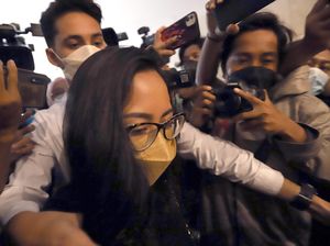 Salim Rangkul Rachel Vennya Penuhi Panggilan Polisi Sebagai Tersangka