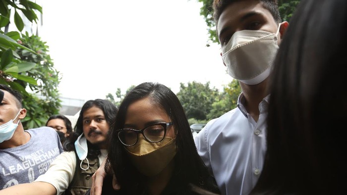 Rachel Vennya dan Salim Nauderer di Polda Metro Jaya.
