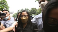 Rachel Vennya dan Salim Nauderer mendatangi Polda Metro Jaya. Foto: Palevi/detikcom