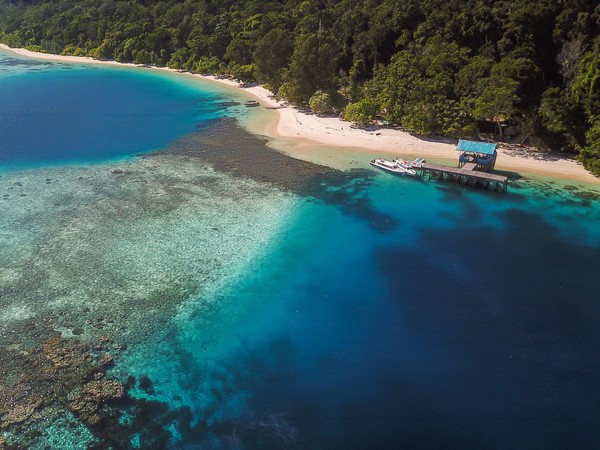 Raja Ampat selalu menjadi destinasi populer baik untuk kalangan wisatawan domestik maupun mancanegara. Raja Ampat selalu menjadi destinasi populer baik untuk kalangan wisatawan domestik maupun mancanegara.