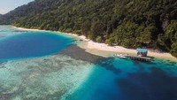 Raja Ampat merupakan merupakan objek wisata yang sangat berpotensi untuk dijadikan objek wisata yang berkelanjutan, namun tetap mengutamakan atau mempertahankan keindahan alamnya, tanpa mengubah ciri khasnya sedikitpun.