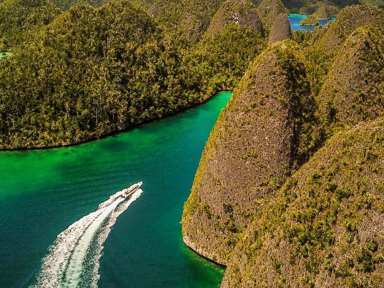 Adem Banget, Pesona Raja Ampat dari Udara