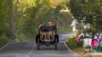 Lebih dari 320 mobil klasik hadir di acara Brighton Veteran Car Run di London.  