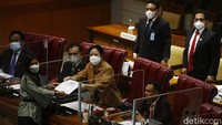 Dalam rapat tersebut, DPR RI juga menyetujui pemberhentian dengan hormat Panglima TNI Marsekal Hadi Tjahjanto.