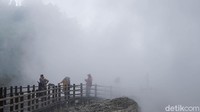 Nantinya, cukup tunjukkan tiket yang sama saat berkunjung ke Candi Arjuna. Begitu pula dari Candi Arjuna. Tiket yang dibeli juga sudah termasuk untuk masuk ke Kawah Sikidang.