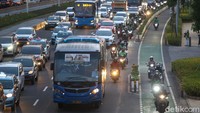 Pemprov DKI Jakarta sebelumnya berencana memberlakukan sanksi bagi kendaraan bermotor yang tak lulus uji emisi.