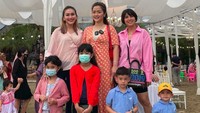Ada Tya Ariestya, Vega Darwanti dan juga Ayu Ting Ting yang datang ke acara tersebut. Foto: Instagram