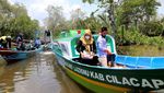 Asyik, Kini Ada Perahu Ambulans untuk Warga Kampung Laut Cilacap