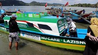 Perahu Ambulans ini juga dilengkapi dengan peralatan kesehatan darurat serta tenaga kesehatan yang mendampingi pasien menuju rumah sakit. Terlebih banyak dari warga sekitar yang mengalami kesulitan jika ada yang sakit karena tidak ada alat transportasi yang layak dan aman untuk menuju rumah sakit.