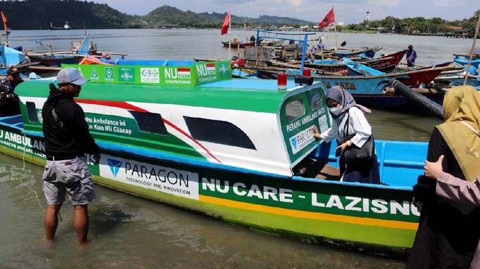 Pemenuhan sarana dan prasarana kesehatan, yang salah satunya Ambulans laut untuk warga Kampung Laut, Desa Ujungalang, Kampung Laut, Cilacap, Jawa Tengah kini semakin lengkap.