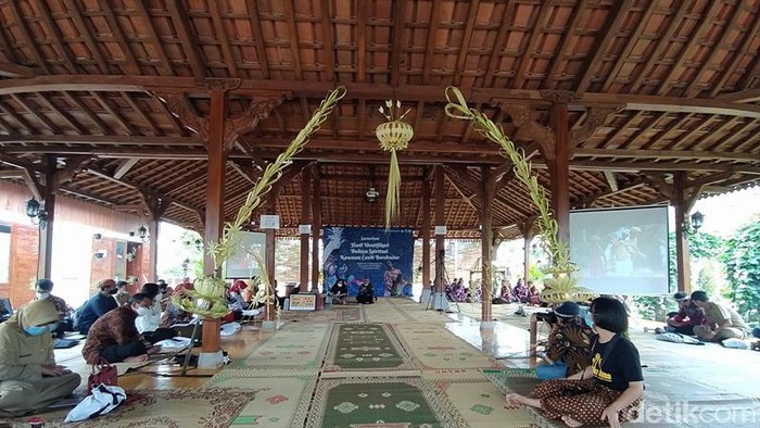 Suasana Sarasehan Hasil Identifikasi Budaya Spiritual Kawasan Candi Borobudur di Balkondes Ngargogondo