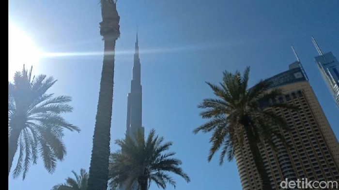 Burj Khalifa dan Dubai Aquarium. Burj Khalifa dan Dubai Aquarium.