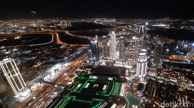 Burj Khalifa dan Dubai Aquarium.