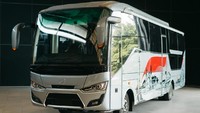 Laksana mewujudkan desain landmark kota Semarang seperti Tugu Muda, Lawang Sewu, Kuil Sam Poo Kong serta Balai Kota Semarang. Foto: Daimler Commercial Vehicles Indonesia