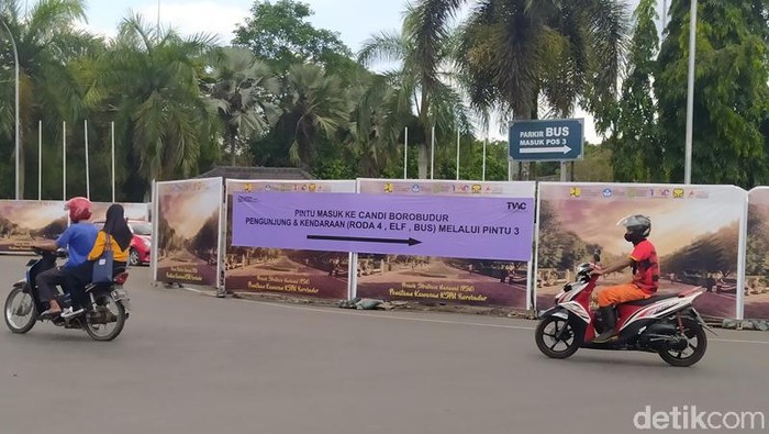 Pembangunan di kawasan Candi Borobudur, Magelang.