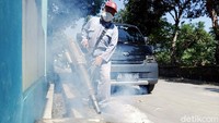 Menurut pengelola program fogging Dinas Kesehatan Pemkab Klaten, Rahastri Retno pengasapan itu dilakukan setelah ada kajian epidemiologi di Desa Sidoharjo. Dari hasil kajian dan analisa, ditemukan tiga kasus DBD berdasarkan diagnosa RS. Ditemukan juga banyak jentik nyamuk sehingga tindakan fooging diajukan warga.