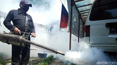Cegah DBD Merebak, Permukiman Warga di Klaten Difogging