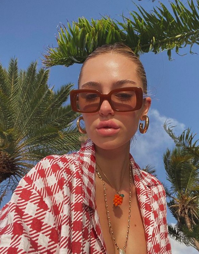 Belum lama ini, Delilah Hamlin memberikan pengakuan di Instagram Live bahwa dirinya mengalami overdosis. Overdosisnya karena ketidaksengajaan. Foto: dok. Instagram/@delilahbelle