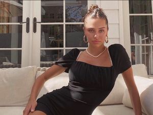 8 Pesona Cantik Delilah Hamlin, Model yang Tidak Sengaja Overdosis 
