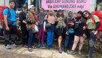 Potret Emak-emak Mendaki Gunung yang Lagi Viral