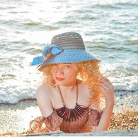 Dengan parasnya yang unik dan memesona, Lena mengikuti ajang modeling dan pernah mendapatkan juara satu. Selain itu ia didapuk untuk menjadi duta pariwisata di daerahnya. Saya mendapat banyak tawaran modeling, dan saya juga pernah meraih juara satu Indonesia Modeling Search tingkat Kabupaten sampai ke provinsi, kenangnya. Saya juga pernah menjadi perwakilan modeling dari Serui untuk berangkat mengikuti audisi di Jakarta pada tahun 2018. Kemudian saya mendapatkan selempang Putri Berbakat Kabupaten Kepulauan Yapen 2018. Saya juga dinobatkan sebagai Putri Pariwisata Yapen 2018, tambah Lena. Foto: Dok. Instagram @herolenacrionsa.