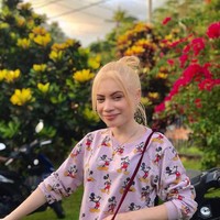 Lena menuturkan jika dari ibu kandung dan nenek buyutnya memiliki ciri- ciri fisik yang hampir sama dengannya. Akan tetapi di keluarga ayahnya, kakek buyut ayah Lena memiliki ciri-ciri fisik seperti orang Eropa. Dia tidak ketahui asal usulnya karena ditemukan dalam kondisi cacat fisik di salah satu kali di Sorong, Papua yang bernama Werimon. Kemudian dia diberi nama Werimon yang kemudian menjadi salah satu marga dari Kabupaten Serui, Papua. Ciri-ciri fisik dari kakek saya yaitu putih, rambut coklat merah, hidung mancung, dan mata abu abu, tutur Lena. Foto: Dok. Instagram @herolenacrionsa.