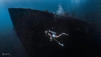 Di sana, Gisel melihat bangkai kapal yang ada di dalam laut. Foto: Instagram Gisella Anastasia