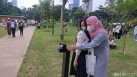 Tapi, traveler hanya bisa bersantai sampai pukul 17.00. Petugas akan mengingatkan pengunjung untuk meninggalkan tempat (Tasya Khairally/detikcom)