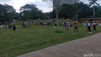 Kawasannya cukup Instagramable, hutan kota ini memiliki panorama gedung pencakar langit yang berjejer. (Tasya Khairally/detikcom)