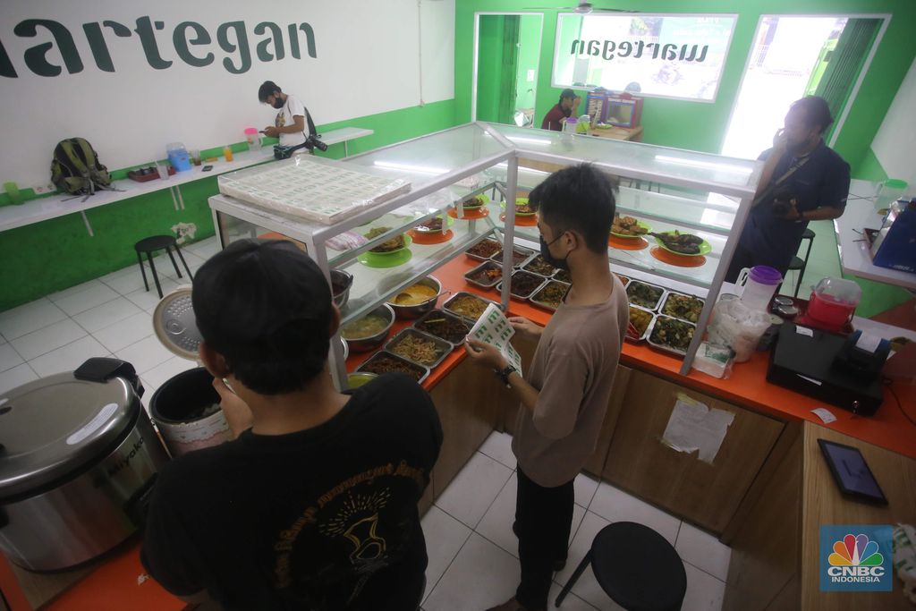 Ilustrasi warteg. (CNBC Indonesia/Muhammad Sabki)