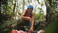 Dapur umum ini memiliki 36 bumbu dan bahan wajib yang harus ada. Seperti tepung terigu, bubuk susu, gula, panela, garam, kopi, hingga minyak. Bahkan tersedia juga alkohol, aneka daging dan makanan olahan. Foto: iStock/Munchies/Vice