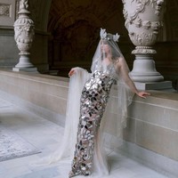 Ivy Getty yang merupakan sosialita dan model merupakan cicit dari miliarder J. Paul Getty. Ivy menikah dengan fotografer Tobias Engel dalam upacara sakral nan megah di San Francisco. Foto: Instagram/@ivygetty