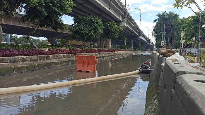Jalan RE Martadinata Jakut terendam banjir rob (Wildan-detikcom) Jalan RE Martadinata Jakut terendam banjir rob (Wildan-detikcom)